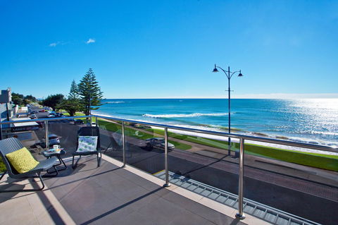 Penguin Waterfront Escape - Accommodation Fremantle 0