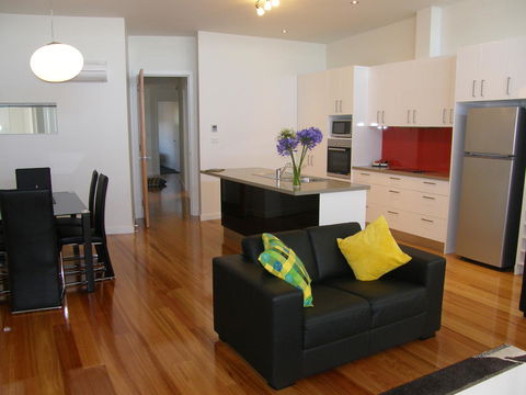 Penguin Waterfront Escape - Accommodation Fremantle 12