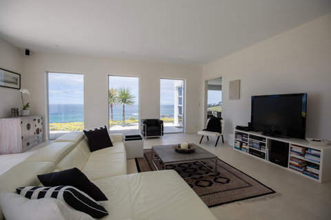 Saltwater - Absolute Oceanfront, Hot Tubs, Sauna, Fire Pits - Accommodation Fremantle 40