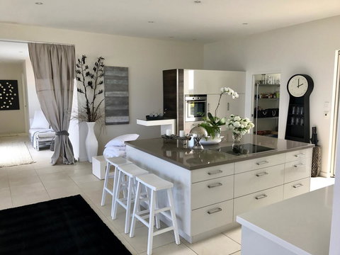 Saltwater - Absolute Oceanfront, Hot Tubs, Sauna, Fire Pits - Accommodation Fremantle 8