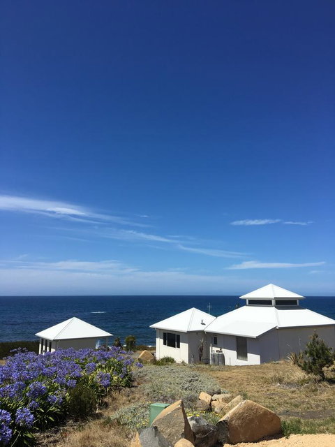 Saltwater - Absolute Oceanfront, Hot Tubs, Sauna, Fire Pits - Accommodation Fremantle 2