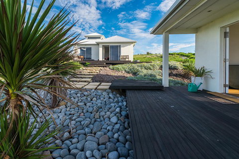 Saltwater - Absolute Oceanfront, Hot Tubs, Sauna, Fire Pits - Accommodation Fremantle 13