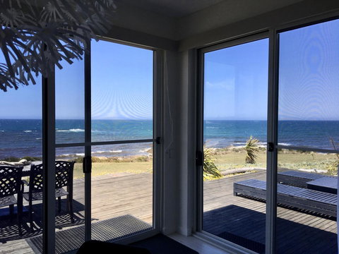 Saltwater - Absolute Oceanfront, Hot Tubs, Sauna, Fire Pits - Accommodation Fremantle 7