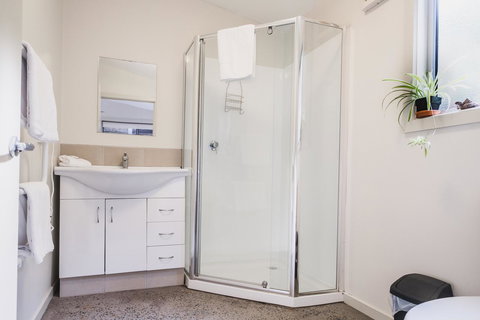 Hazards Escape - The Top Shack & The Short Stack - Accommodation Fremantle 3