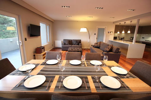 Sunny 3 Bedroom Apartment In Sandy Bay - Accommodation Fremantle 7