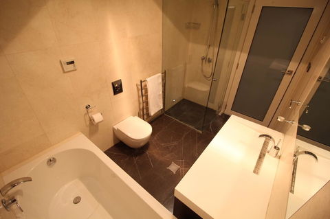Sunny 3 Bedroom Apartment In Sandy Bay - Accommodation Fremantle 5