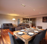 Sunny 3 Bedroom Apartment in Sandy Bay - Accommodation Fremantle