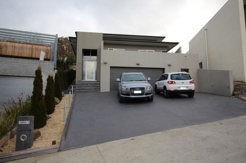 Sunny 3 Bedroom Apartment In Sandy Bay - Accommodation Fremantle 9