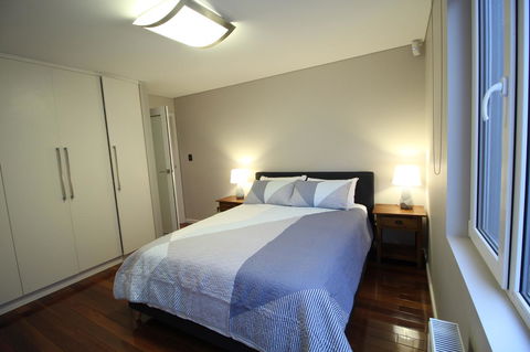 Sunny 3 Bedroom Apartment In Sandy Bay - Accommodation Fremantle 12