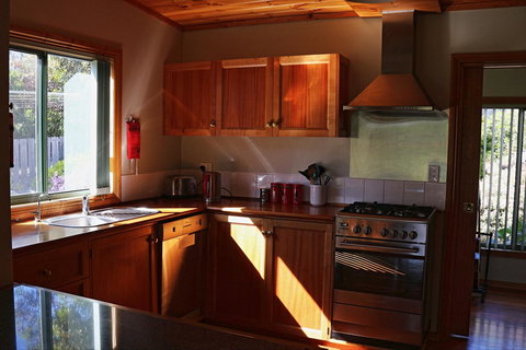 Hazards Beach House - Accommodation Fremantle 4