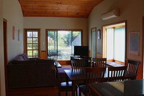 Hazards Beach House - Accommodation Fremantle 8