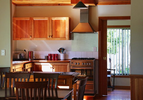 Hazards Beach House - Accommodation Fremantle 5