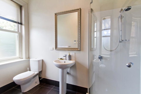 Deloraine Hotel - Accommodation Fremantle 25