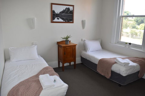Deloraine Hotel - Accommodation Fremantle 8