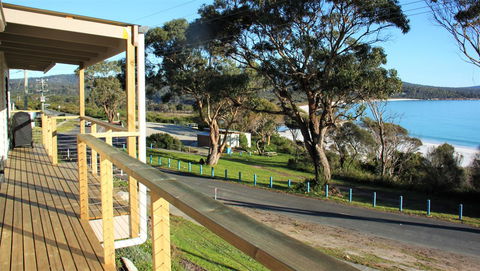 KINGFISHER COTTAGE Beachfront At The Binalong Bay - Accommodation Fremantle 8