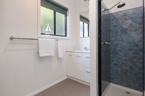 KINGFISHER COTTAGE Beachfront At The Binalong Bay - Accommodation Fremantle 2