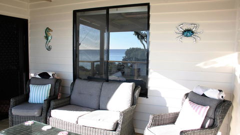 KINGFISHER COTTAGE Beachfront At The Binalong Bay - Accommodation Fremantle 7