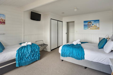 KINGFISHER COTTAGE Beachfront At The Binalong Bay - Accommodation Fremantle 3