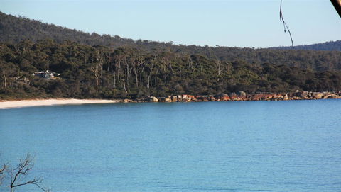 KINGFISHER COTTAGE Beachfront At The Binalong Bay - Accommodation Fremantle 12