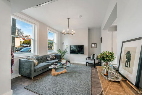 City Retreat Hobart - Accommodation Fremantle 0