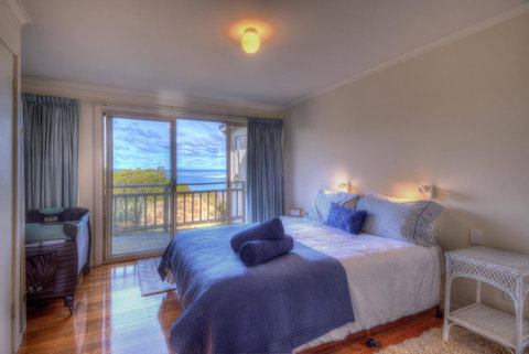The Strand ~ On The Edge Of The Beach - Accommodation Fremantle 4