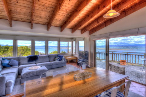 The Strand ~ On The Edge Of The Beach - Accommodation Fremantle 0