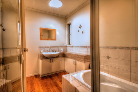 The Strand ~ On The Edge Of The Beach - Accommodation Fremantle 9