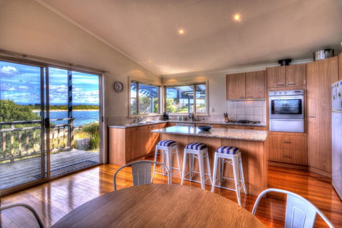 The Strand ~ On The Edge Of The Beach - Accommodation Fremantle 6