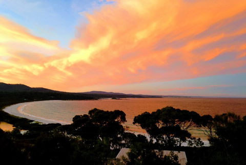 DOLPHIN LOOKOUT COTTAGE - Amazing Views Of The Bay Of Fires - Accommodation Fremantle 0