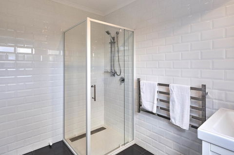 DOLPHIN LOOKOUT COTTAGE - Amazing Views Of The Bay Of Fires - Accommodation Fremantle 3