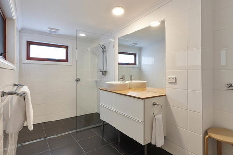 DOLPHIN LOOKOUT COTTAGE - Amazing Views Of The Bay Of Fires - Accommodation Fremantle 2