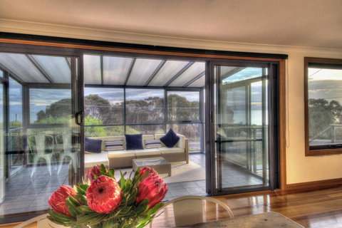 Blue Waves - Accommodation Fremantle 5