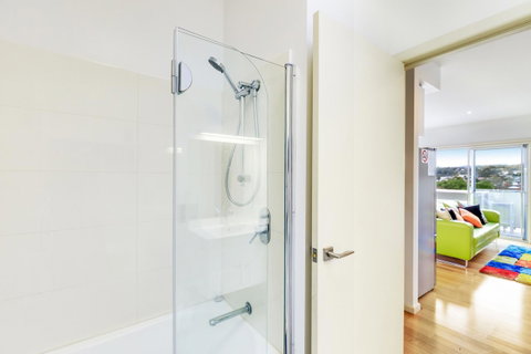 Bellerive Marina View Apartments No 28 - Accommodation Fremantle 9