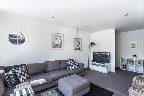 Front Beach House - Accommodation Fremantle 10