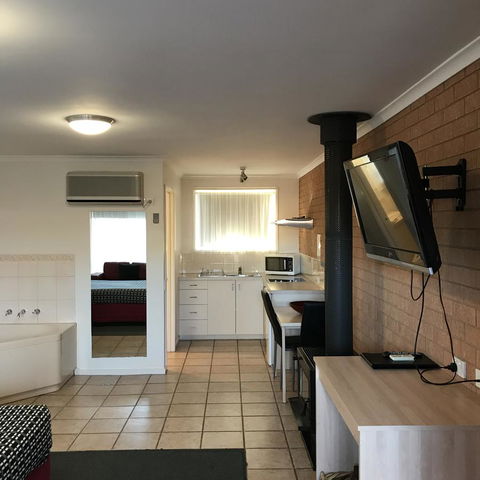 Beachcomber Motel & Apartments - Accommodation Fremantle 5