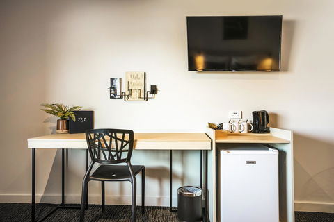 Nightcap At The Cheeky Squire - Accommodation Fremantle 21