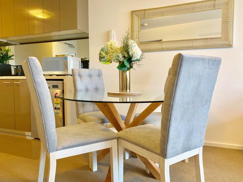 Luxury Apartments With View - Accommodation Fremantle 4