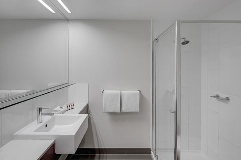 Travelodge Hotel Melbourne Docklands - Accommodation Fremantle 6