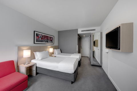 Travelodge Hotel Melbourne Docklands - Accommodation Fremantle 1