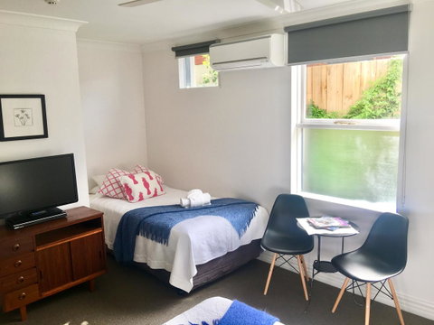 Athelstane House - Accommodation Fremantle 7