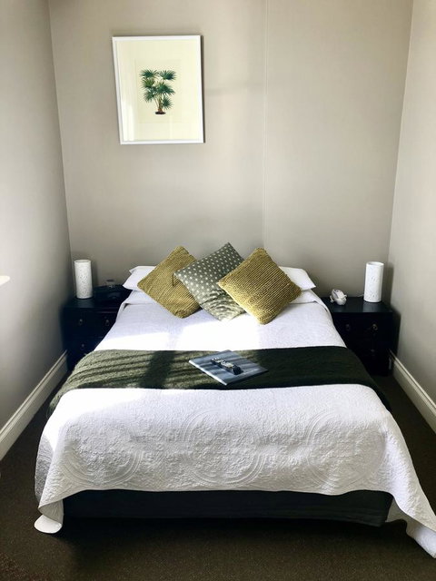 Athelstane House - Accommodation Fremantle 6