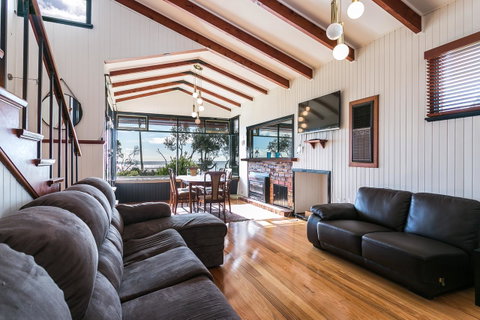 Beach Front Beauty - Ocean Front Views - Accommodation Fremantle 6