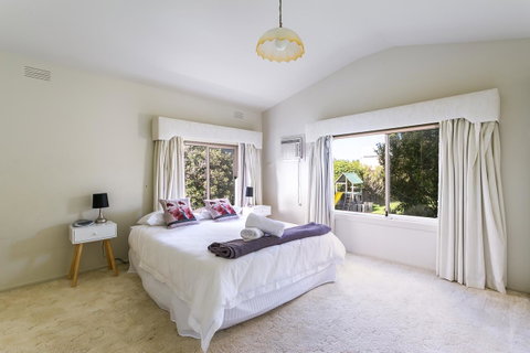 Beach Front Beauty - Ocean Front Views - Accommodation Fremantle 10