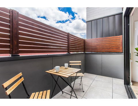 Boutique Apartment In Quiet, Sought-after Suburb - Accommodation Fremantle 2