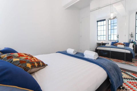 Spacious Designer Warehouse Melbourne CBD Apartment - Accommodation Fremantle 7