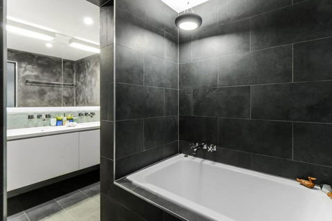 Spacious Designer Warehouse Melbourne CBD Apartment - Accommodation Fremantle 11