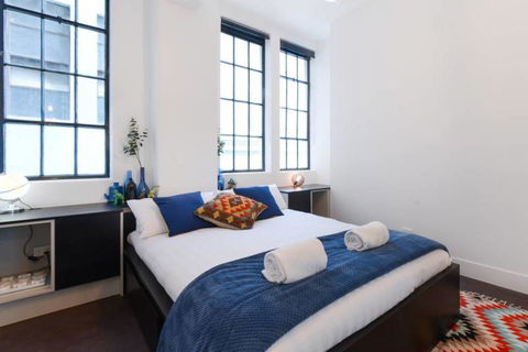 Spacious Designer Warehouse Melbourne CBD Apartment - Accommodation Fremantle 8