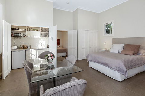 Camellia Cottage - Accommodation Fremantle 4