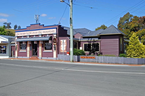 The Bears Went Over The Mountain - Accommodation Fremantle 0