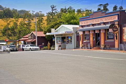 The Bears Went Over The Mountain - Accommodation Fremantle 2
